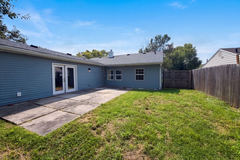 Photo 5 of 24 of 1453 E Lynn Dr, Indianapolis, IN