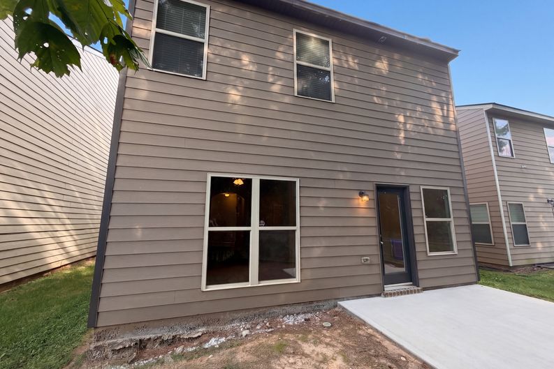 Photo 19 of 23 of 4473 Ravenwood Dr, Union City, GA