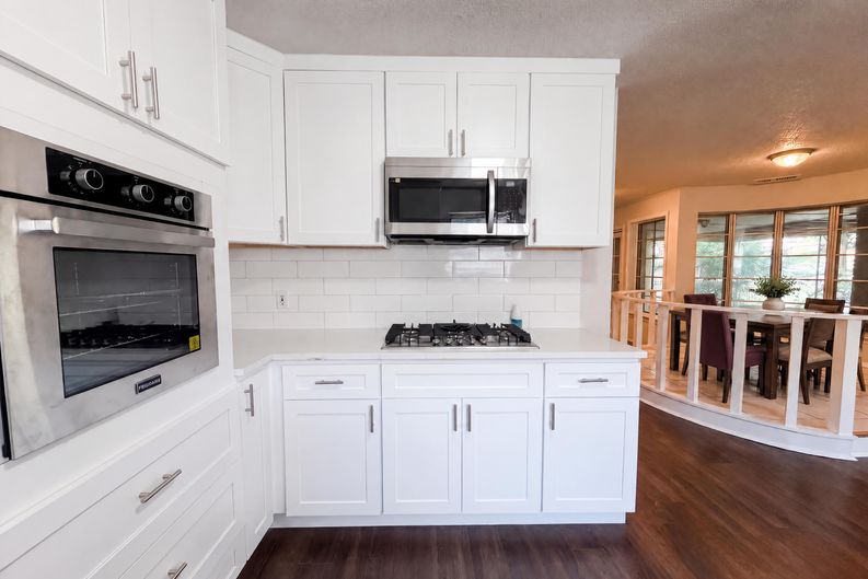 Photo 6 of 24 of 821 Glen Oaks Blvd, Dallas, TX