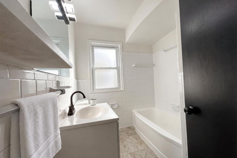 Photo 6 of 16 of 24610 Parklawn St, Oak Park, MI