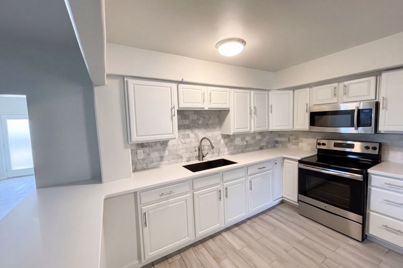 Photo 17 of 23 of 4253 E Vineyard Rd, Phoenix, AZ