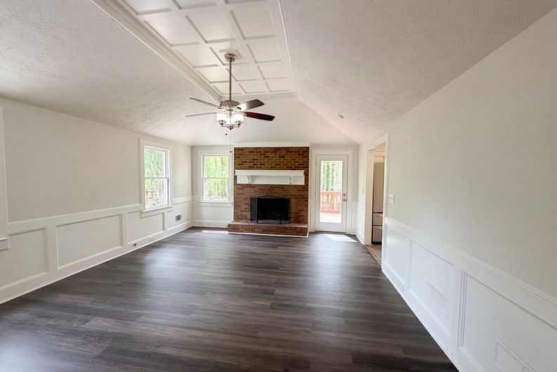 Photo 14 of 31 of 4479 Alpine Ct, Snellville, GA