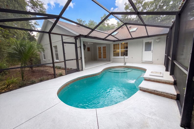 Photo 5 of 38 of 11540 Camp Dr, Dunnellon, FL