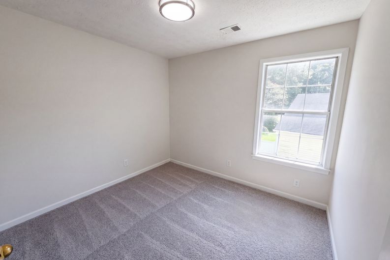 Photo 13 of 21 of 1337 Parkside Club Dr, Lawrenceville, GA