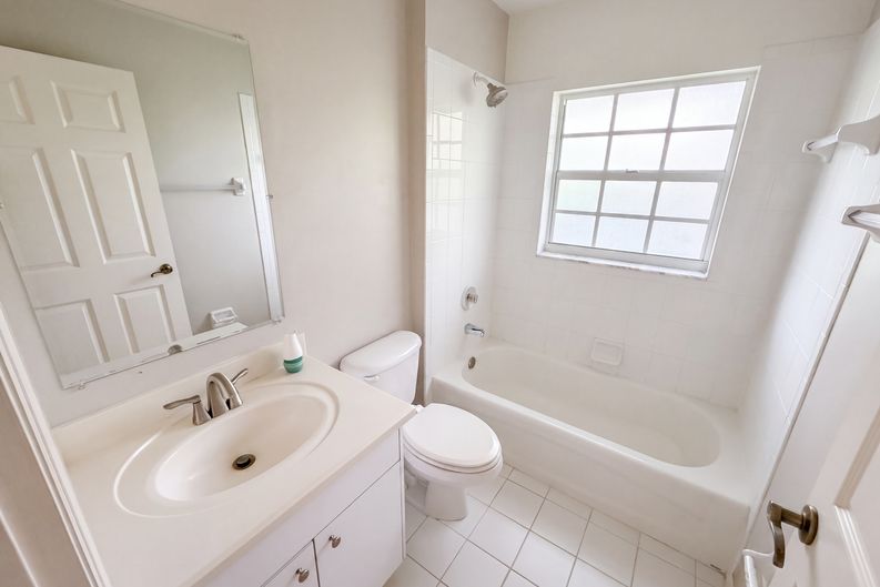 Photo 17 of 29 of 400 46th Ct, Vero Beach, FL
