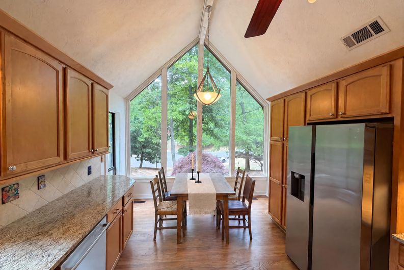 Photo 6 of 53 of 4958 Scotts Creek Trl, Peachtree Corners, GA