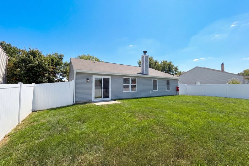 Photo 17 of 20 of 8051 Painted Pony Dr, Indianapolis, IN