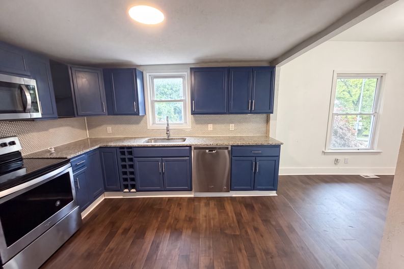 Photo 11 of 17 of 1316 E 44th St, Kansas City, MO