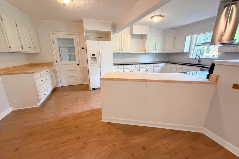 Photo 6 of 23 of 6456 Yorkshire Dr, Columbia, SC