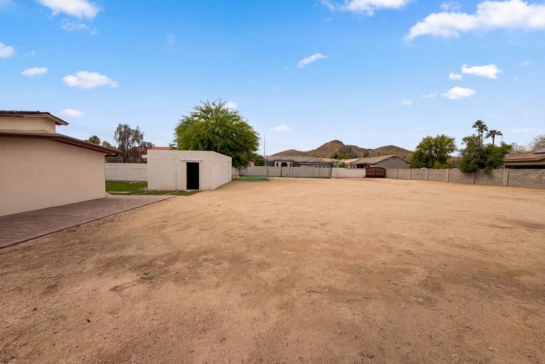 Photo 21 of 26 of 2722 E Nisbet Rd, Phoenix, AZ