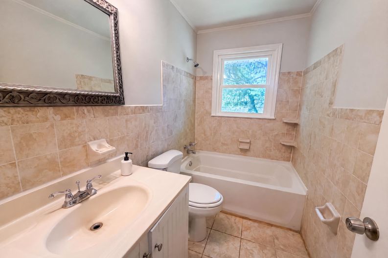 Photo 19 of 23 of 927 Greenlawn Dr, Columbia, SC