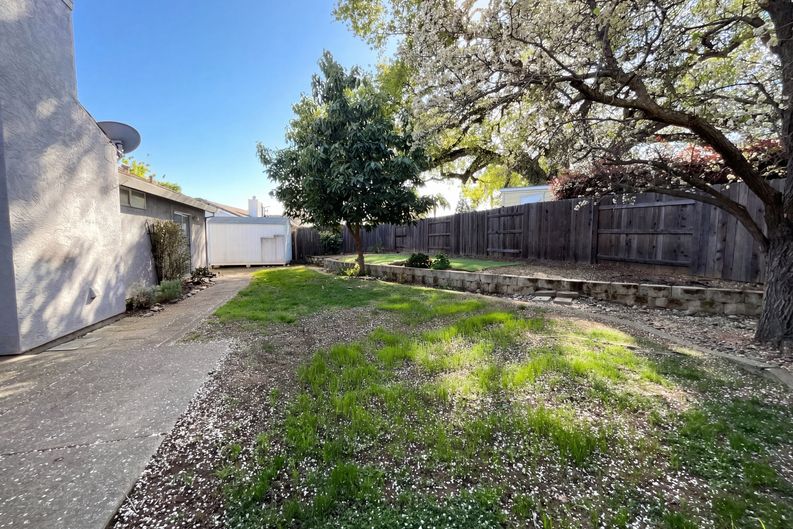 Photo 10 of 34 of 1041 Shenencock Way, Roseville, CA