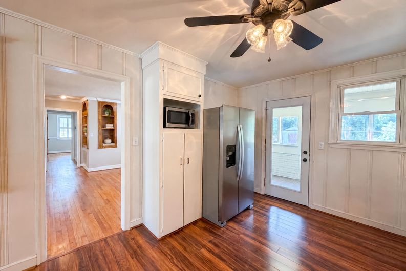 Photo 8 of 20 of 3006 Hilldale Rd, West Columbia, SC