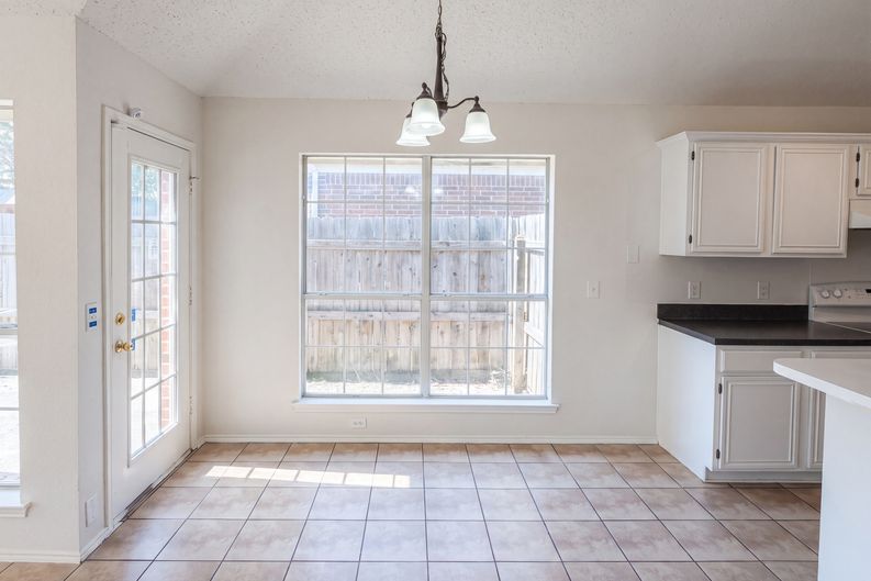 Photo 6 of 26 of 7008 Chateau Dr, Frisco, TX