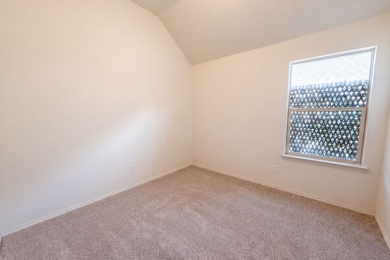 Photo 12 of 18 of 11813 Bellegrove Rd, Burleson, TX