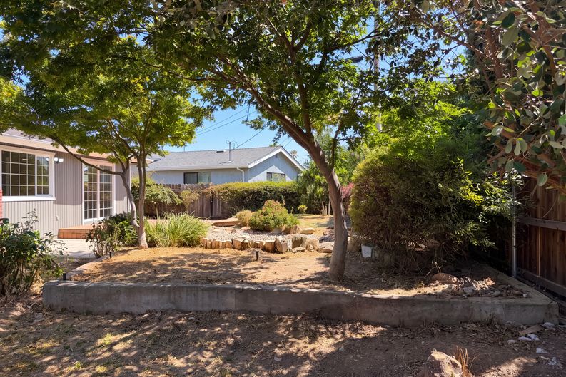 Photo 37 of 41 of 7007 Ursa Pkwy, Sacramento, CA