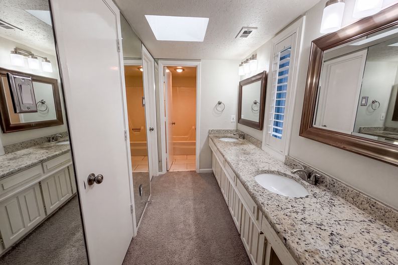 Photo 11 of 17 of 6302 Elder Grove Dr, Dallas, TX