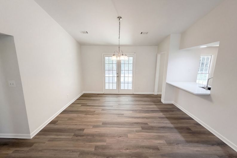 Photo 7 of 18 of 5003 Henson Dr SW, Mableton, GA