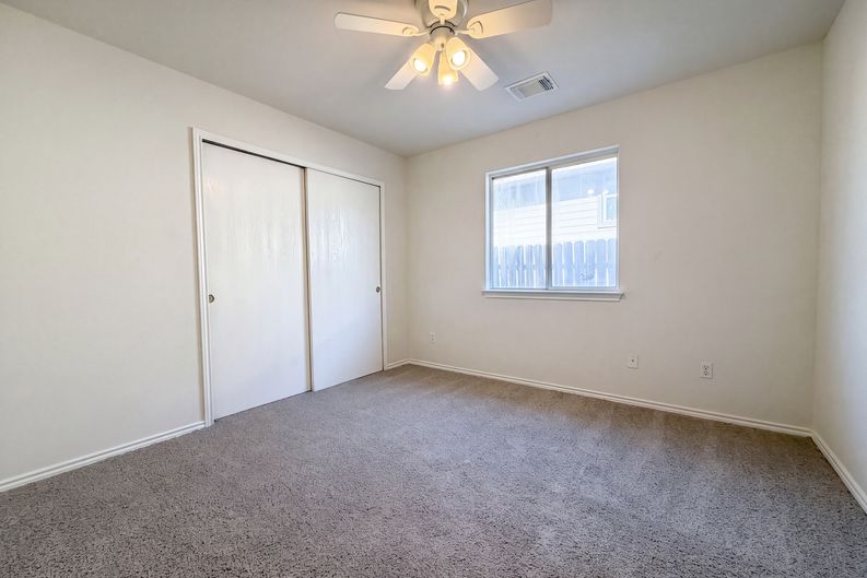 Photo 14 of 16 of 1620 Sunview Cir, New Braunfels, TX
