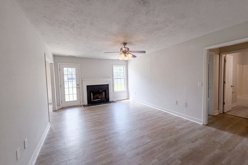 Photo 6 of 15 of 444 Northwoods Dr, Raeford, NC