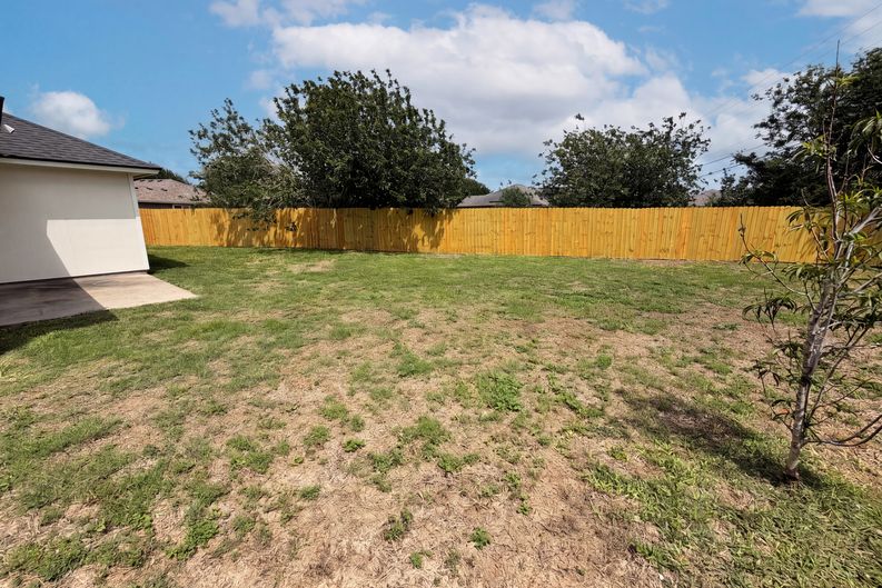 Photo 15 of 16 of 1706 Barlow Trl, Corpus Christi, TX