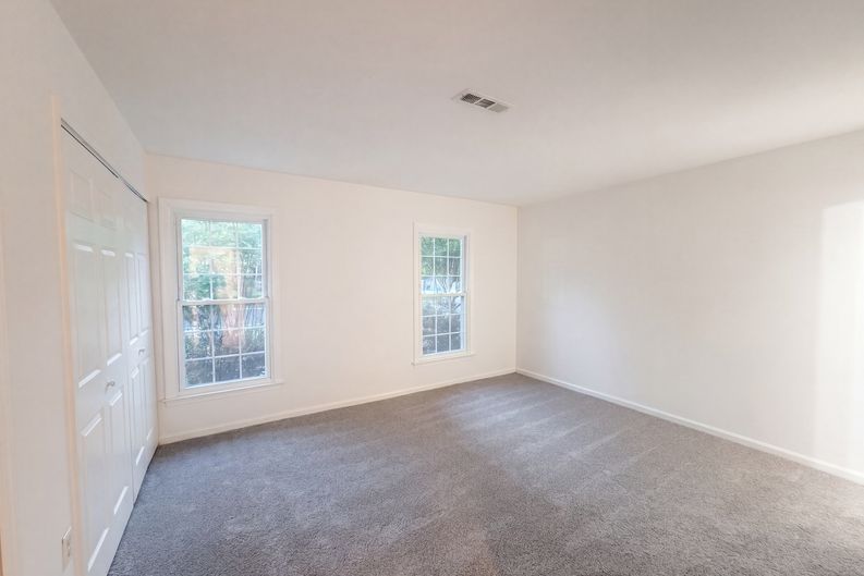 Photo 15 of 51 of 8947 Rosewood St, Manassas, VA