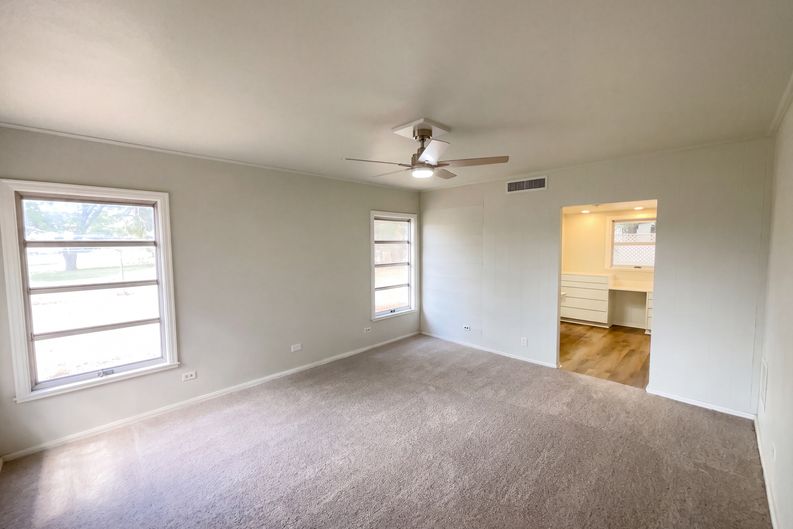Photo 13 of 26 of 1205 G St, Floresville, TX