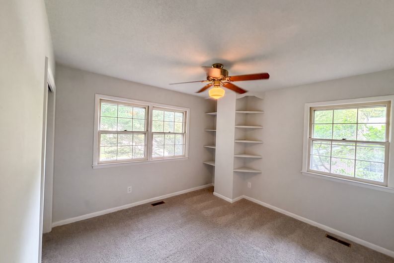 Photo 7 of 19 of 917 Hillview Dr, Cary, NC