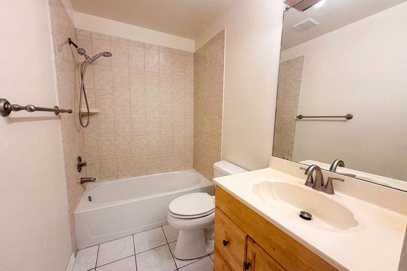 Photo 8 of 17 of 11648 Hidden Hollow Cir, Tampa, FL