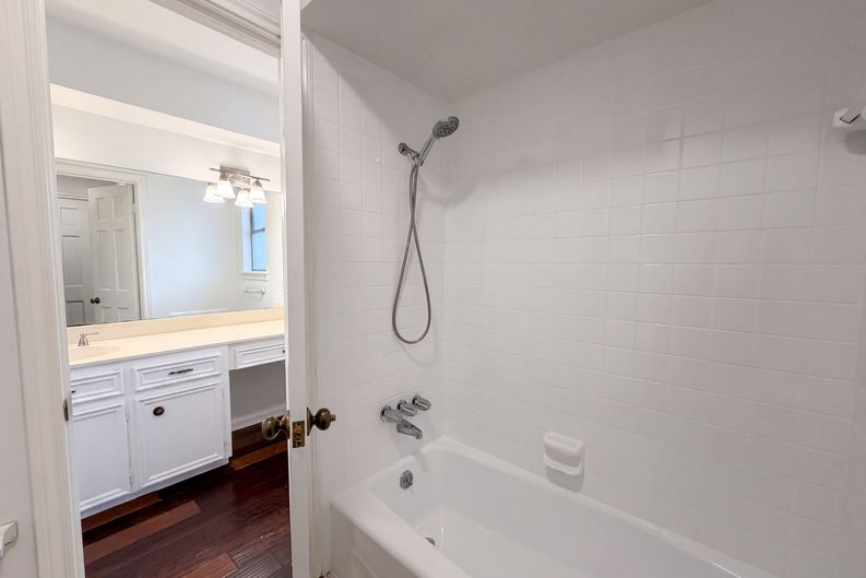 Photo 20 of 27 of 5615 Spanish Oak Dr, Houston, TX