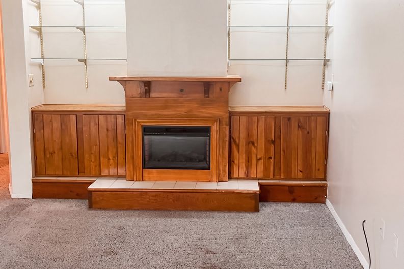 Photo 6 of 16 of 912 Hollycrest Dr, Champaign, IL