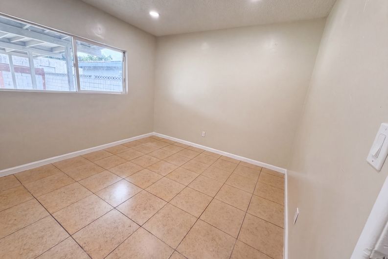 Photo 13 of 26 of 392 Cypress Ave, Colton, CA
