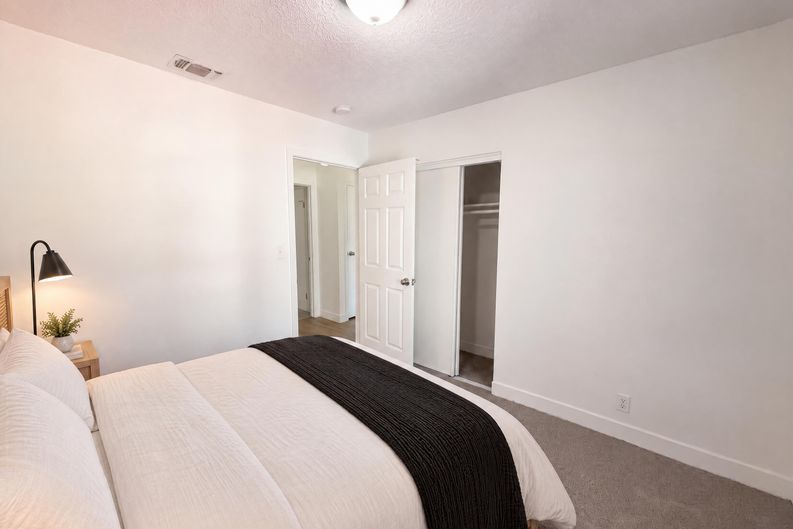 Photo 15 of 30 of 5313 Fernwood Way, Sacramento, CA