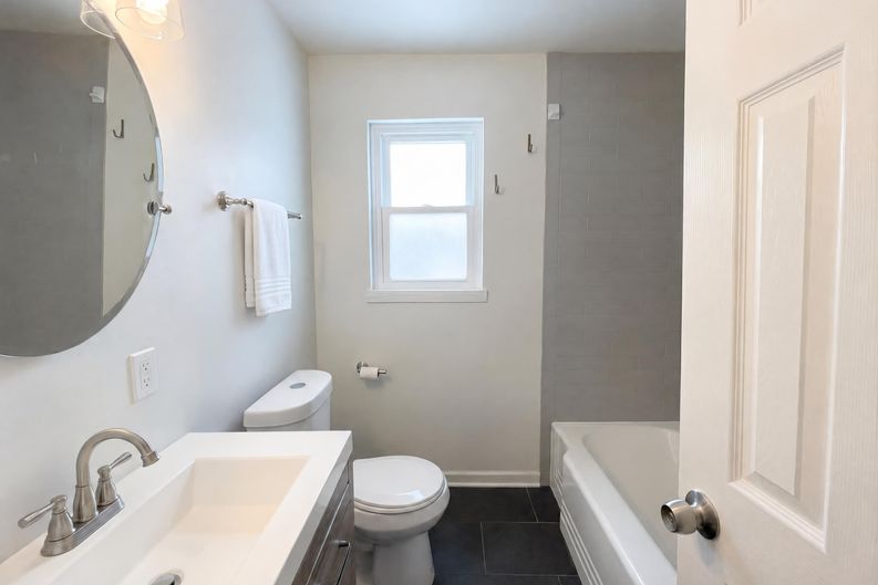Photo 6 of 17 of 715 E 72nd Ter, Kansas City, MO