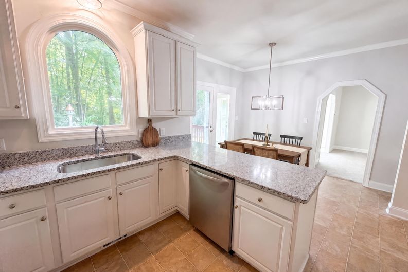 Photo 7 of 18 of 624 Van Thomas Dr, Raleigh, NC