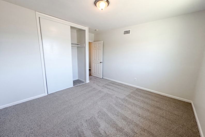Photo 14 of 17 of 322 E Mariposa Dr, Rialto, CA