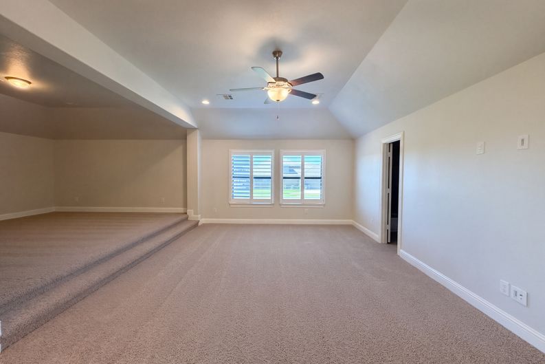 Photo 3 of 45 of 1505 Hudson Dr, Ennis, TX