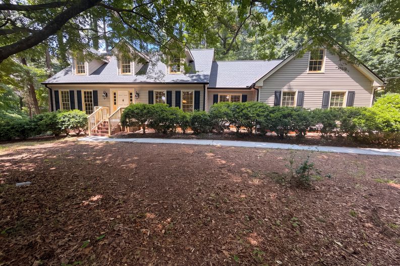 Photo 23 of 29 of 4379 Inns Brook Dr, Snellville, GA