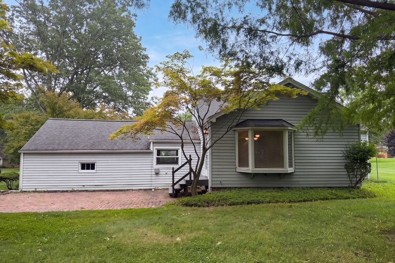 Photo 23 of 26 of 6652 Oakwood Dr, Independence, OH