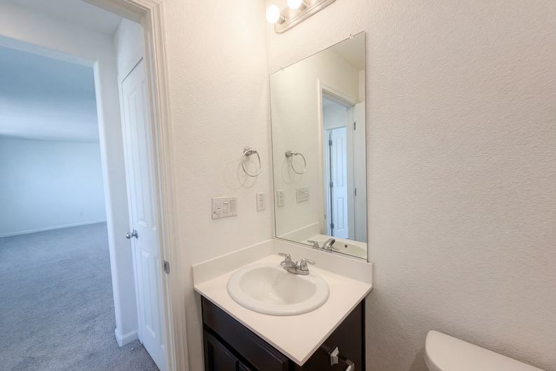 Photo 33 of 46 of 1176 Willow Hill Ave, Sacramento, CA