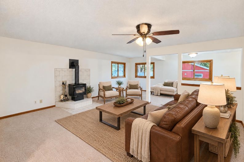 Photo 4 of 21 of 137 5th St N, Bayport, MN