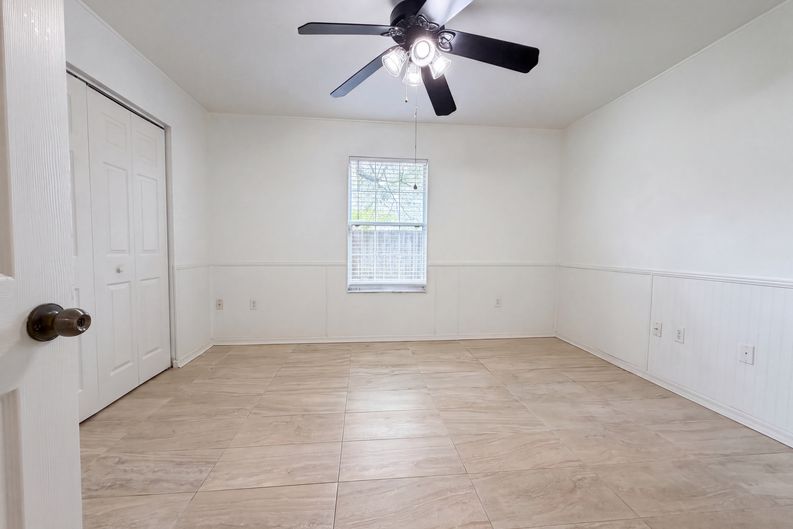 Photo 13 of 24 of 944 NW 87th Dr, Gainesville, FL