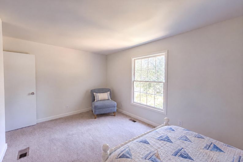 Photo 4 of 41 of 2618 Speas Rd, Winston Salem, NC