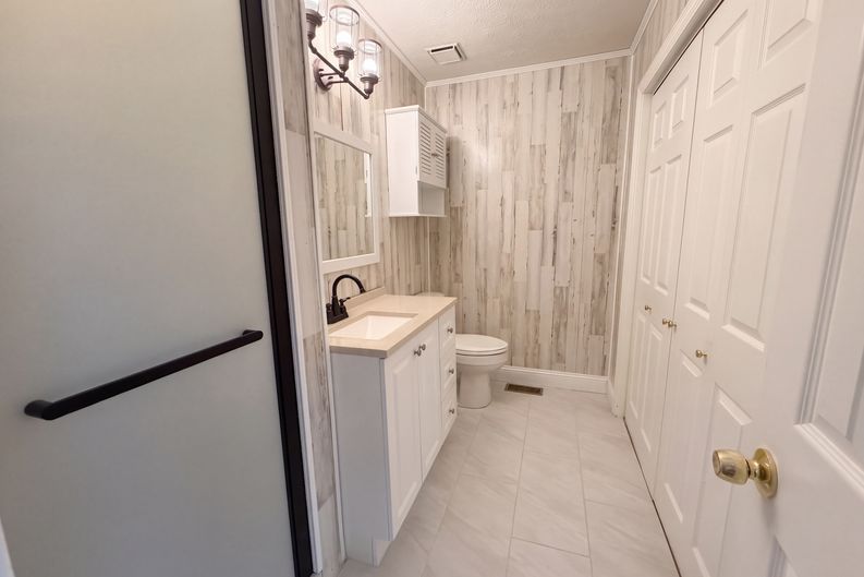 Photo 8 of 12 of 157 Hillside Dr, Hendersonville, TN