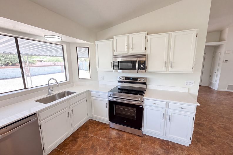 Photo 6 of 18 of 5840 N Belbrook Dr, Tucson, AZ