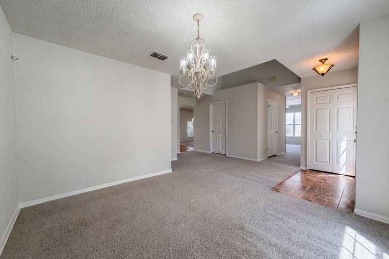 Photo 11 of 26 of 2158 Willesdon Dr W, Jacksonville, FL