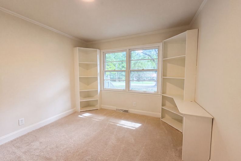 Photo 10 of 16 of 1077 Allendale Cir, Rock Hill, SC