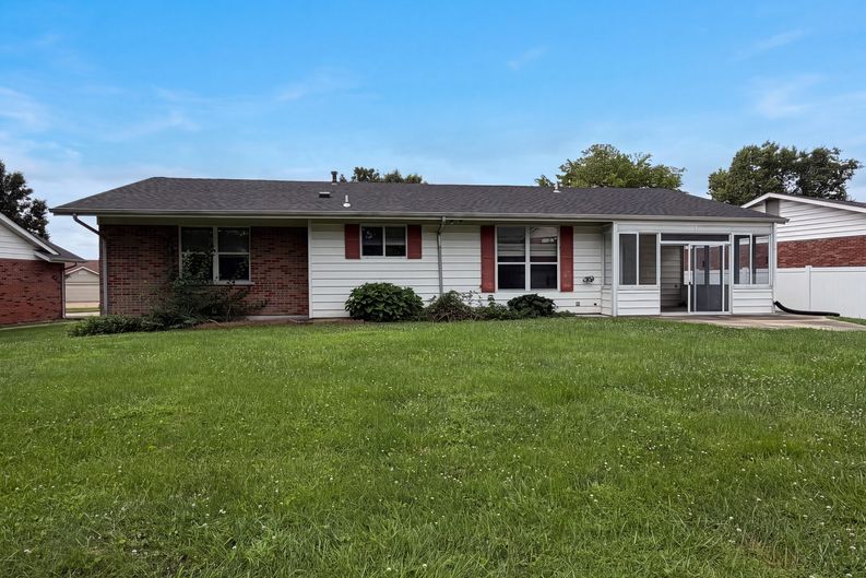 Photo 5 of 21 of 3679 Vago Ln, Florissant, MO