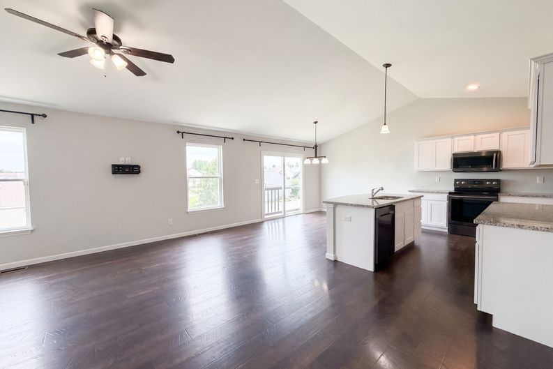 Photo 6 of 28 of 139 Palace Way Dr, Troy, MO