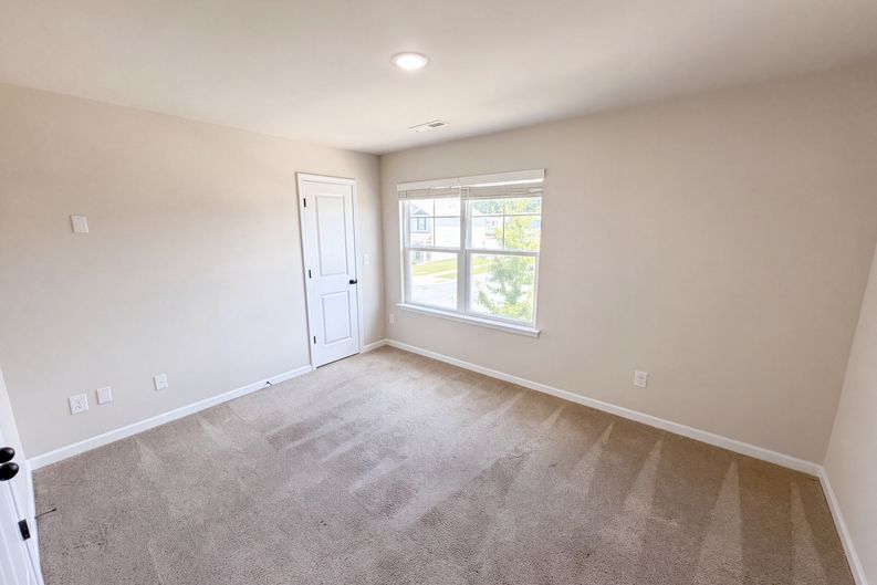 Photo 13 of 25 of 4104 Stoneygreen Ln, Charlotte, NC